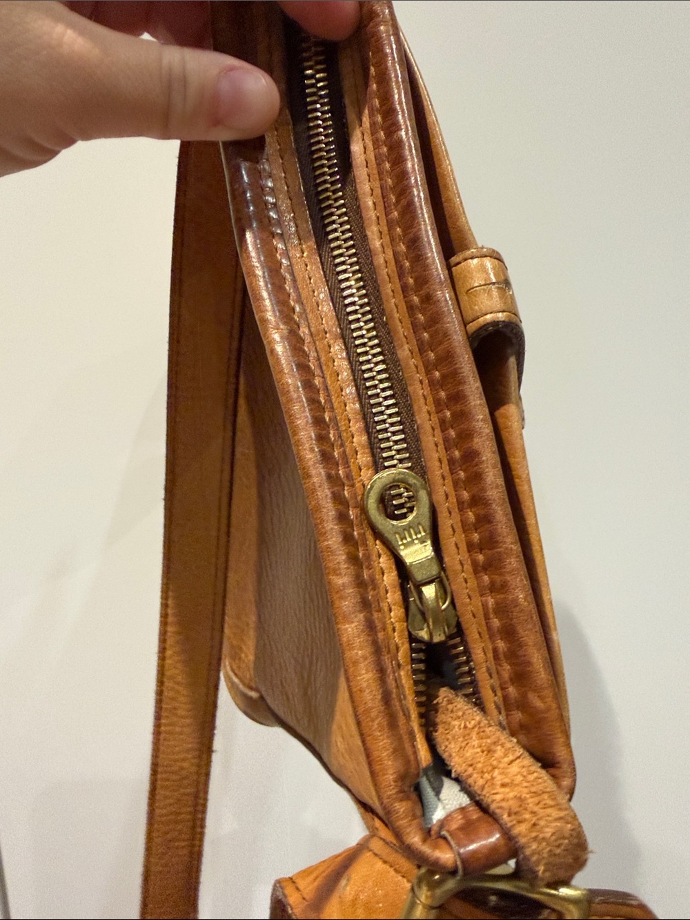 Classic Tan Leather Crossbody Bag with Adjustable Strap - Picture 10 of 14
